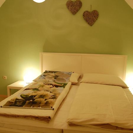 Hofgassl Zentgraf Bed & Breakfast Moerbisch Am See Exterior photo