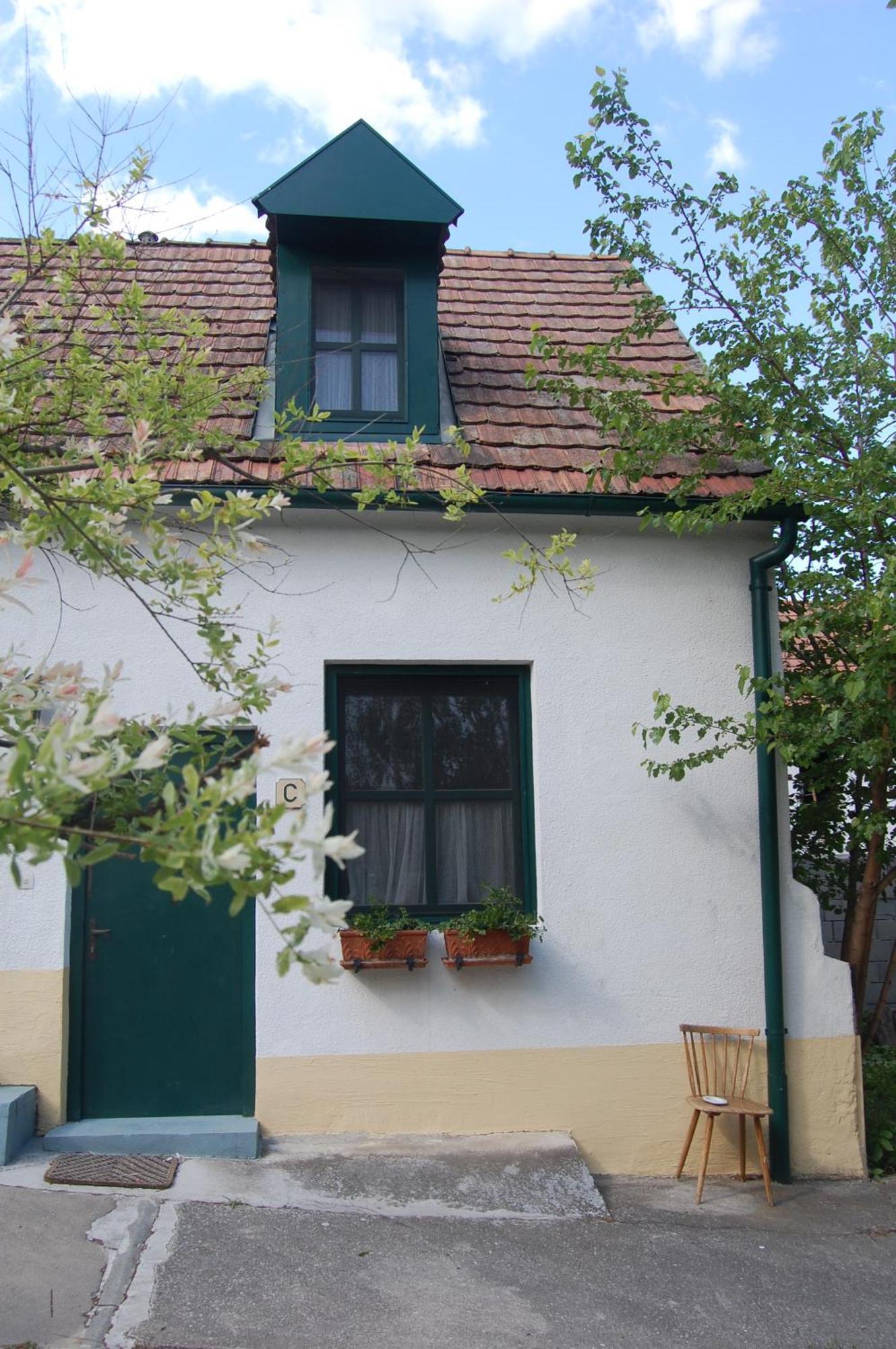 Hofgassl Zentgraf Bed & Breakfast Moerbisch Am See Exterior photo
